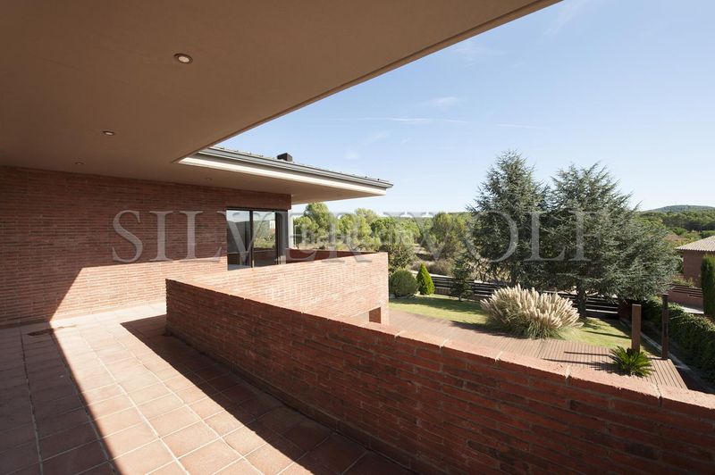 Foto f6e82381-1b1f-45eb-8289-88e50ab8bf39. Casa amb calefacció aparcament piscina a Begues