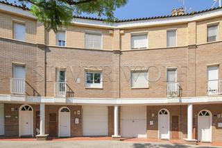 Semi detached house  Plaça vuit de març. Calidad de vida