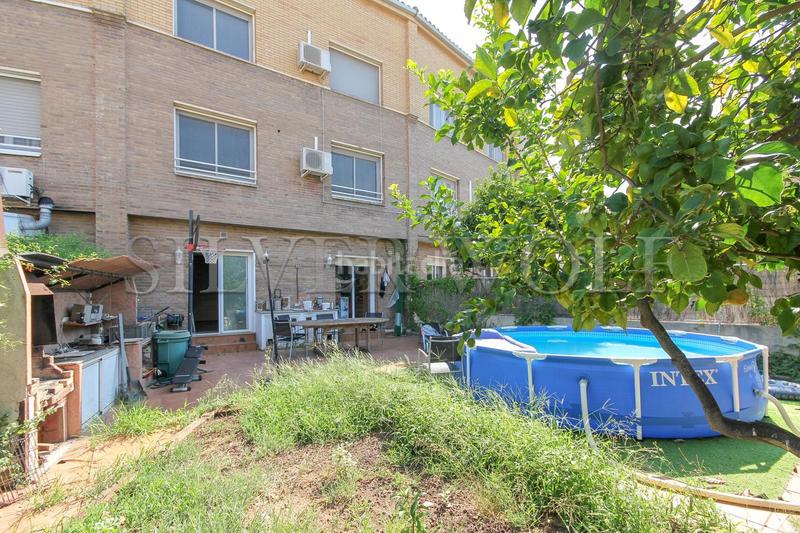 Foto f04e6c14-5cff-4ffc-855f-71678d75e218. Casa a schiera con riscaldamento parcheggio in Torrent Ballester Viladecans