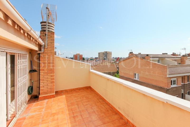 Foto a5466b50-af1b-432b-8b90-24f82ee1ec14. Casa adosada adosada pero única en Torrent Ballester Viladecans