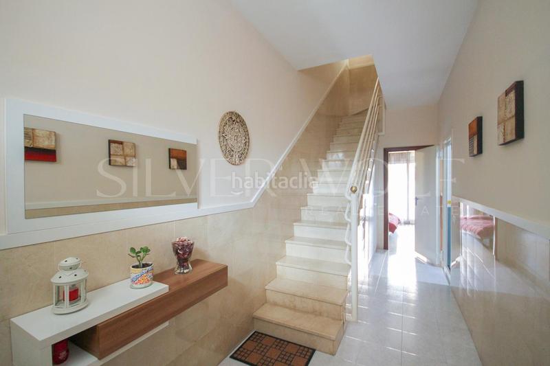 Foto b2f6fd89-2320-40a2-8300-a465b138599b. Casa adosada adosada pero única en Torrent Ballester Viladecans