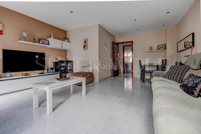 Foto fd264dfc-d89d-4be7-b235-62cd2c536e9c. Casa adosada adosada pero única en Torrent Ballester Viladecans