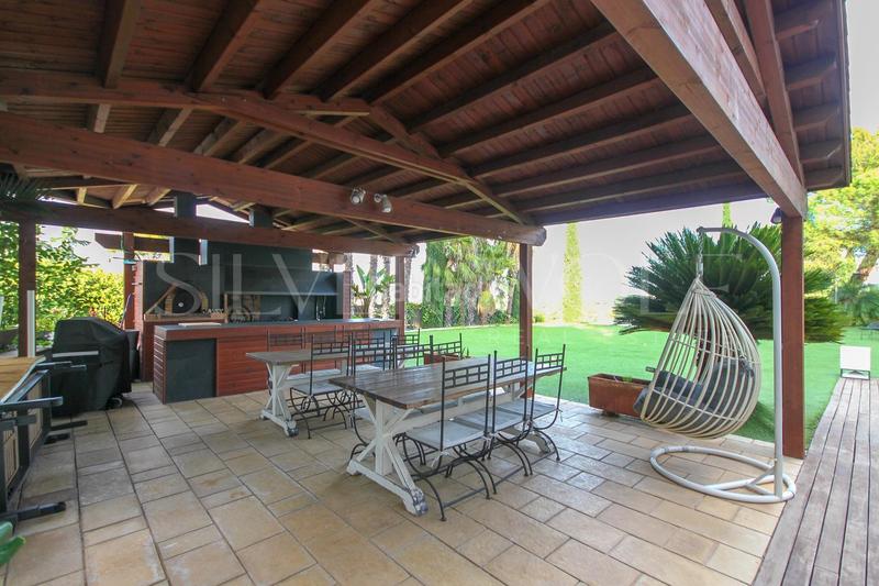 Foto 0c6ae615-f0df-482a-a432-0f0b0f448769. Casa amb calefacció aparcament piscina a Valldoreix Sant Cugat del Vallès