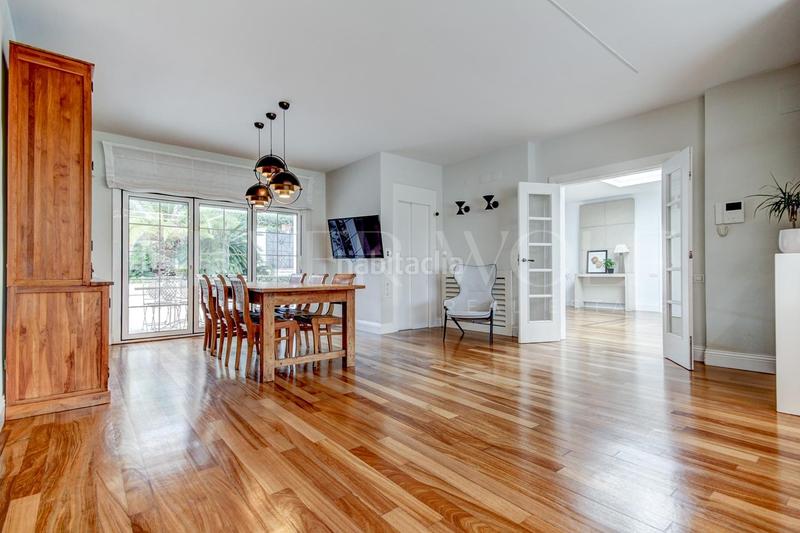 Foto 332b6833-bc44-4adf-b604-aa6edd440a53. Casa amb calefacció aparcament piscina a Valldoreix Sant Cugat del Vallès