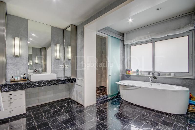 Foto 5d590083-9378-4ee7-9538-2b071b4514c9. Casa amb calefacció aparcament piscina a Valldoreix Sant Cugat del Vallès