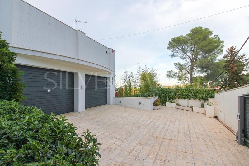 Foto 66d7afa3-34a3-4124-8679-3c9b5f04ce34. Casa amb calefacció aparcament piscina a Valldoreix Sant Cugat del Vallès