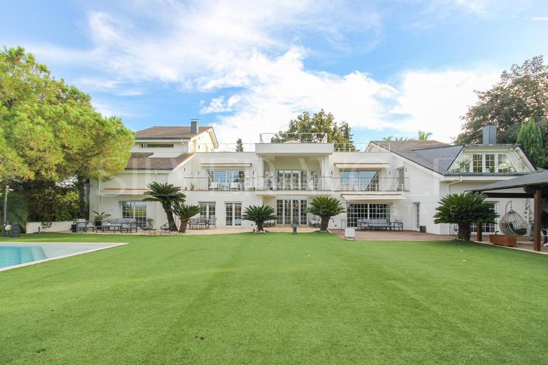 Foto 943ffae8-5f23-4784-88cd-a0e4b12f07bd. Casa amb calefacció aparcament piscina a Valldoreix Sant Cugat del Vallès