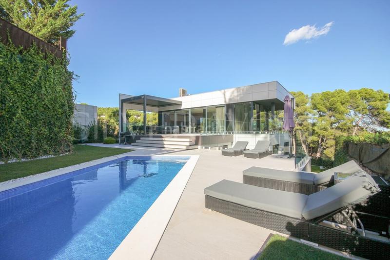 Foto 46effed7-eefe-4090-aaca-816b43c697fd. Maison avec chauffage parking piscine dans Montmar Castelldefels