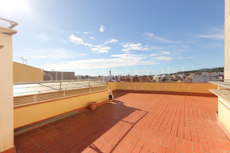 Foto 19dc0f62-662e-464a-966d-d190c5b676f0. Piso luz natural en Centre-Estació Gavà