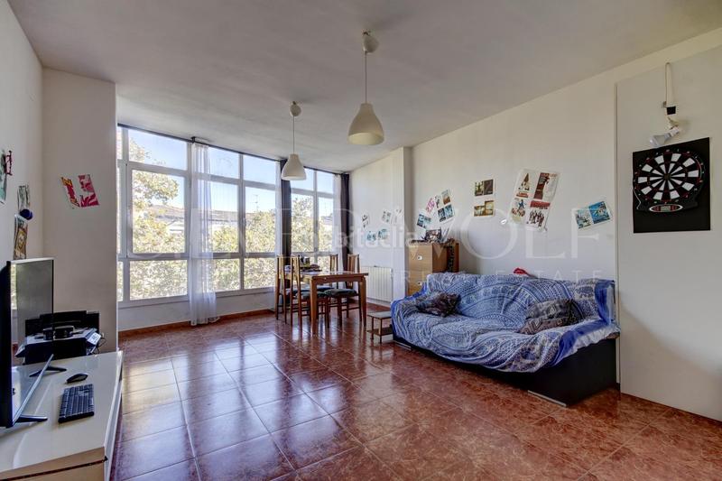 Foto 5e3c36ca-4ea1-495f-b47b-b8218bf9aee4. Piso luz natural en Centre-Estació Gavà