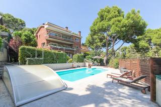 Casa  Carrer del xiprer. Magia en can roca