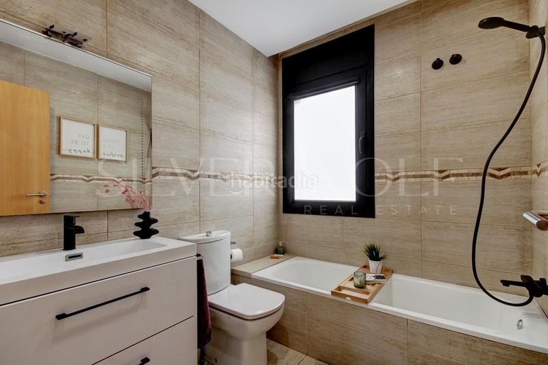 Foto 1b8a4905-f99a-4159-b197-3cab81237eef. Casa amb calefacció aparcament piscina a Papiol (El)