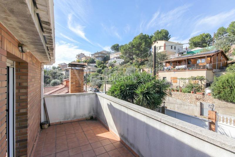 Foto 1067a3d5-a232-4e17-805f-c4c4b06fff1a. Casa con riscaldamento parcheggio piscina in Corbera de Llobregat