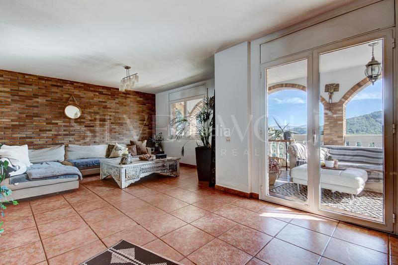 Foto 12e6e212-fc9a-410b-9122-6b80fadc5260. Casa con riscaldamento parcheggio piscina in Corbera de Llobregat