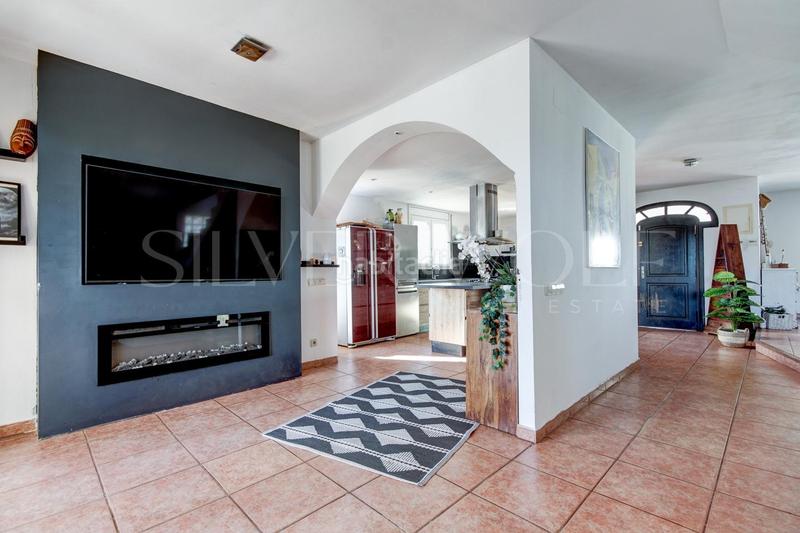 Foto 277ea761-2444-4004-b11a-6fff6dc11542. Casa con riscaldamento parcheggio piscina in Corbera de Llobregat