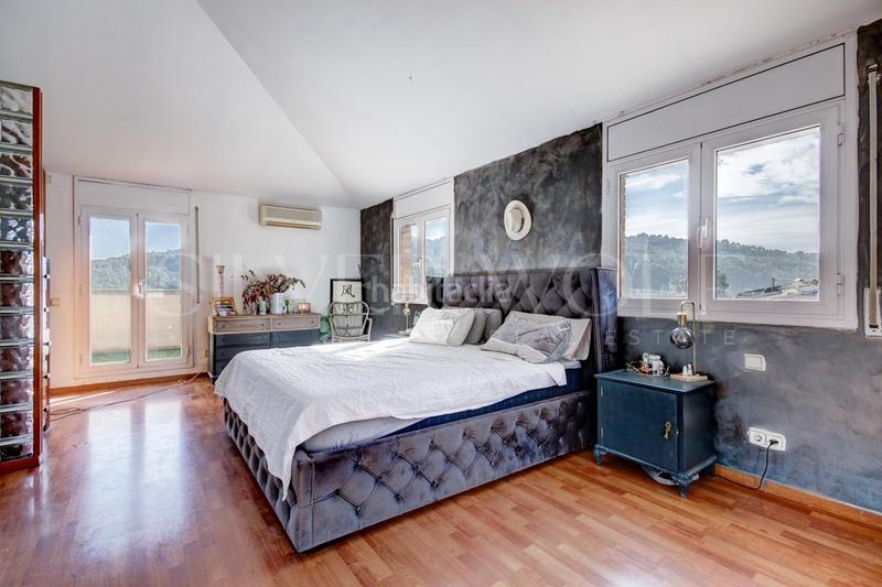 Foto 736d4322-1769-421e-a0e5-1c6769ccbb28. Casa con riscaldamento parcheggio piscina in Corbera de Llobregat