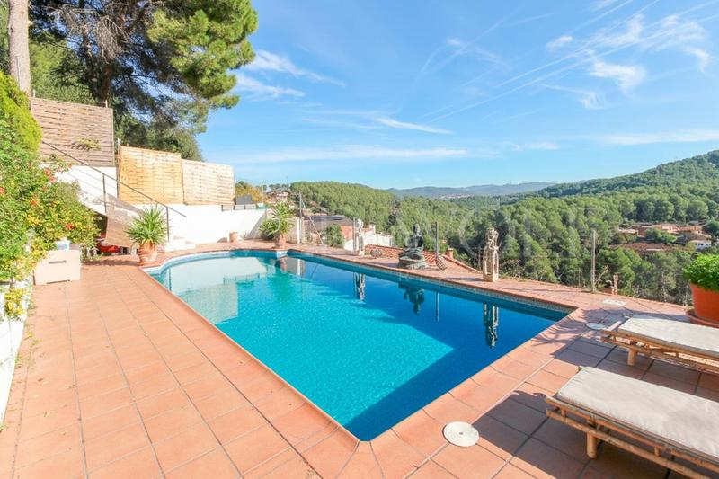 Foto 73c4d03a-d2e8-47fe-abc8-15433b3fb429. Casa con riscaldamento parcheggio piscina in Corbera de Llobregat