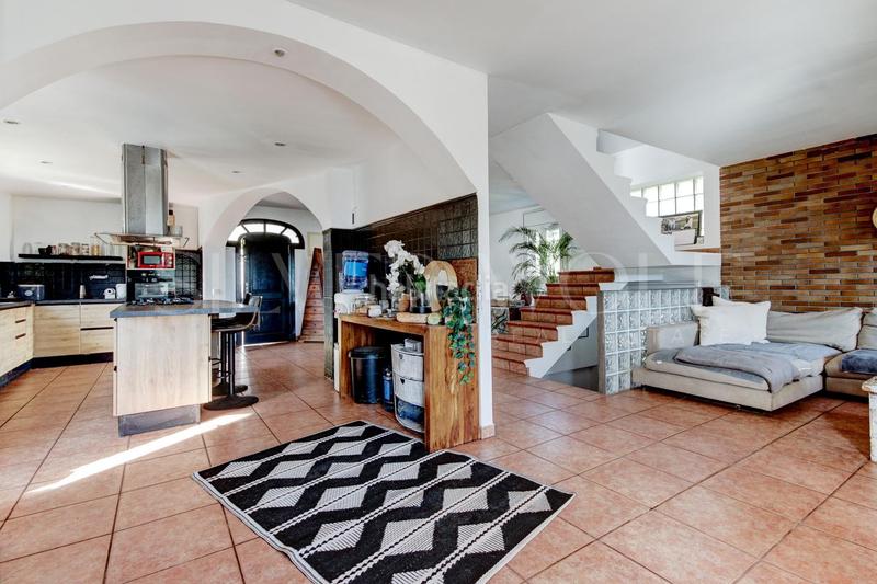 Foto ac3112ff-d1bc-4b3d-b7f1-8fd54d175fa5. Casa con riscaldamento parcheggio piscina in Corbera de Llobregat