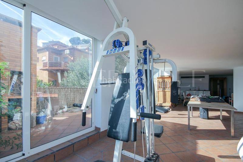 Foto bbde4444-f2f3-4129-adca-f7dbff3cabd3. Casa con riscaldamento parcheggio piscina in Corbera de Llobregat