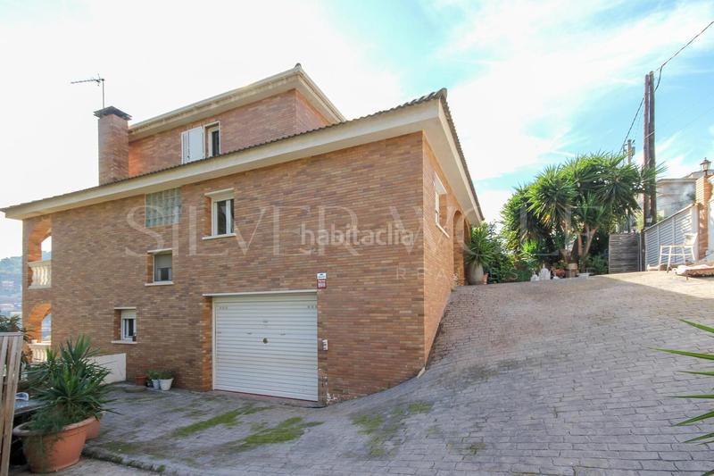 Foto d48b40ba-7c9a-4327-8b3d-e74fa6a616db. Casa con riscaldamento parcheggio piscina in Corbera de Llobregat