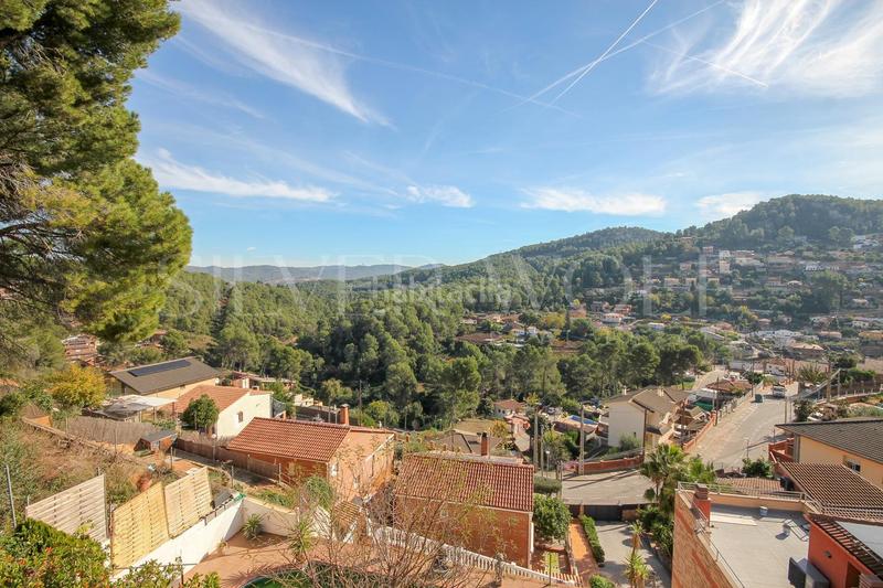 Foto e65d0129-90e1-4ac1-af61-ed8dc09a7d00. Casa con riscaldamento parcheggio piscina in Corbera de Llobregat