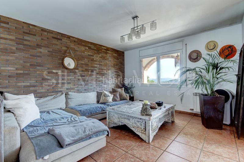 Foto f73752b2-8260-47d2-b73e-a37f1b38fc56. Casa con riscaldamento parcheggio piscina in Corbera de Llobregat