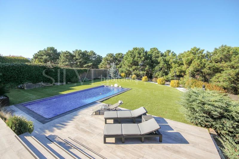 Foto 04caae75-fdb5-4ab7-ba64-91b825946dc1. Casa diamante en la roca en Roca del Vallès (La)