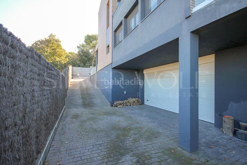 Foto 2545340c-ae0a-4792-be1e-5ee6393d5c2a. Casa diamante en la roca en Roca del Vallès (La)