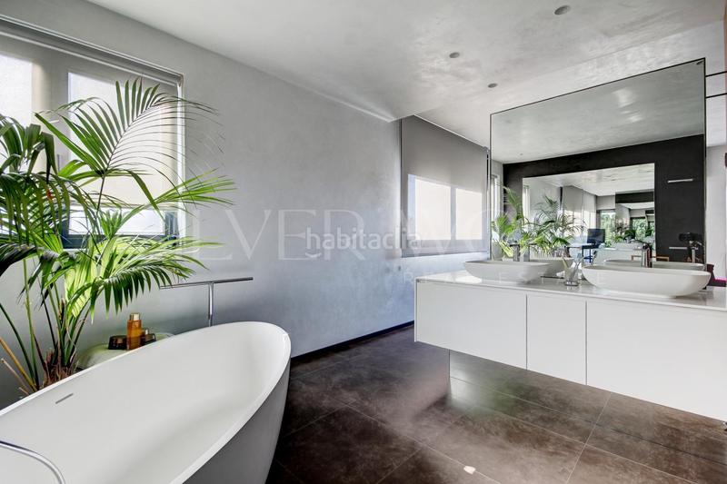 Foto 38ae20a9-614e-49a8-aae7-8ce8de81c3bd. Casa diamante en la roca en Roca del Vallès (La)