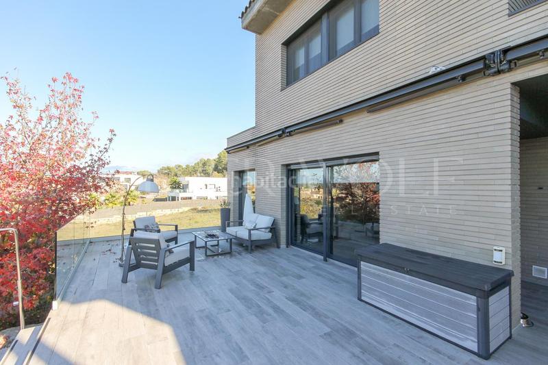 Foto 3f3c4334-19f3-412d-8017-4373696bab7a. Casa diamante en la roca en Roca del Vallès (La)