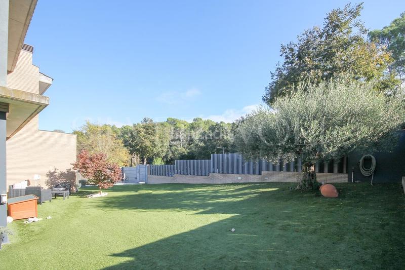 Foto 43b70030-66bc-41f3-bfe3-22a16a6f6a4f. Casa diamante en la roca en Roca del Vallès (La)