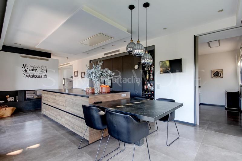 Foto 66c51f73-ec3f-4673-81b8-9b491a87dfa3. Casa diamante en la roca en Roca del Vallès (La)