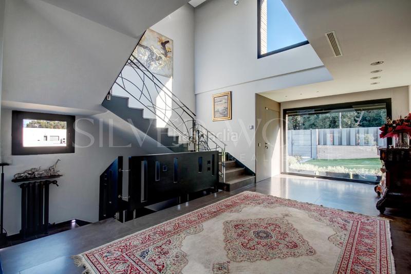 Foto 6cd699b5-6cf6-44b0-8ad7-2e4804013af0. Casa diamante en la roca en Roca del Vallès (La)