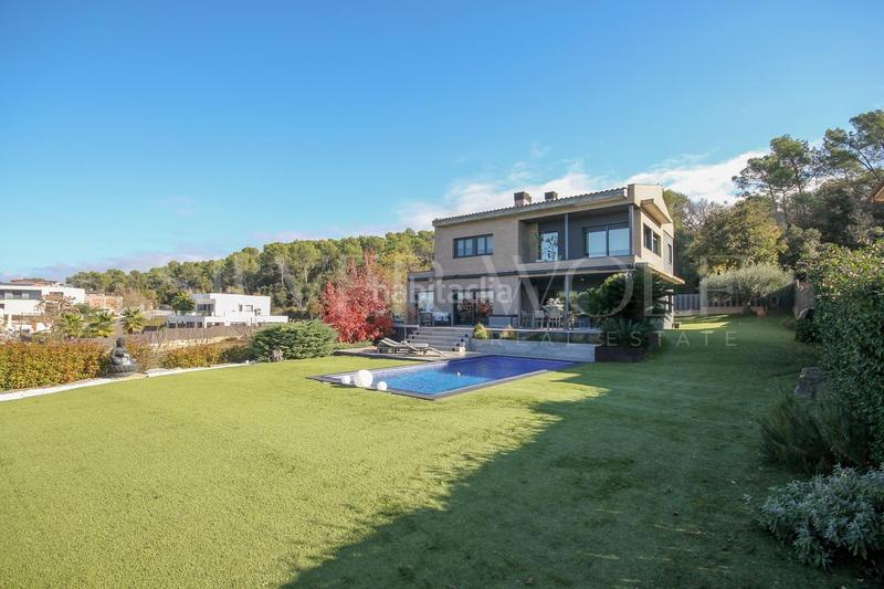 Foto 829d1929-15f6-45b2-b72d-0146bfaac4a7. Casa diamante en la roca en Roca del Vallès (La)