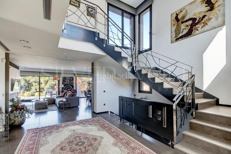 Foto 93483678-46d0-4a4b-b9e6-7cf04e07a95d. Casa diamante en la roca en Roca del Vallès (La)