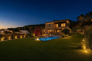 House  De les vinyes. Diamante en la roca