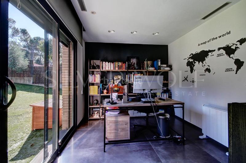 Foto 966d26ae-0338-4709-aaa9-d31e4327a689. Casa diamante en la roca en Roca del Vallès (La)