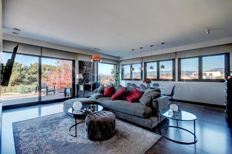 Foto acbc3400-5ca0-4e49-a68e-c1252a4ac4ea. Casa diamante en la roca en Roca del Vallès (La)