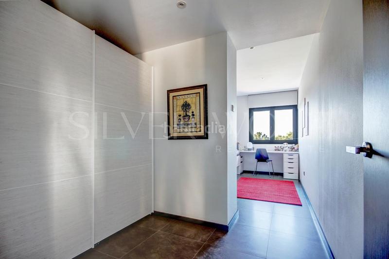 Foto b9bece40-e767-4666-8890-f9ec0ad344a9. Casa diamante en la roca en Roca del Vallès (La)