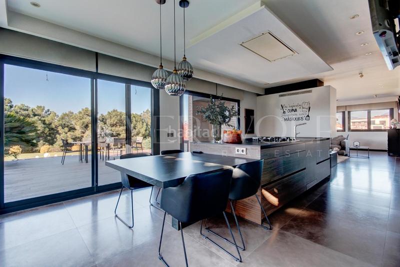 Foto c95dcf94-1f6b-4840-bed2-c89e1555cb9a. Casa diamante en la roca en Roca del Vallès (La)