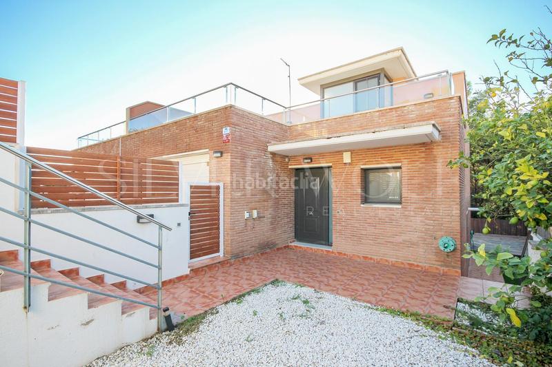 Foto 20eebc7d-9fbb-4cf0-9387-691fb3c10949. Towny house with heating parking pool in El Poal Castelldefels