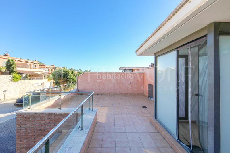 Foto 991ecb12-3d08-440d-a5ba-a2fd5b8596e8. Towny house with heating parking pool in les botigues de Sitges Sitges