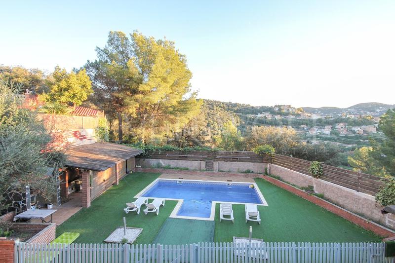 Foto ea98bc70-b7ee-4311-b153-02d34887c276. Maison avec chauffage parking piscine dans Sant Fost de Campsentelles