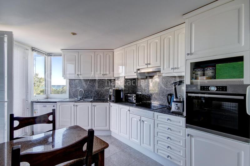 Foto 20cafa11-bdbe-43c6-97ba-32ddb5ffd45b. Àtic amb calefacció aparcament piscina a les botigues de Sitges Sitges