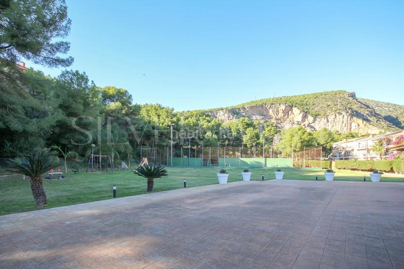 Foto 2b8f9c82-b29c-4935-9e8b-e25c3e2d40d5. Àtic amb calefacció aparcament piscina a les botigues de Sitges Sitges