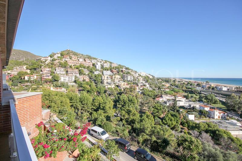 Foto 5b7bfb2a-73ca-4759-ad0b-ded7d1207c66. Àtic amb calefacció aparcament piscina a les botigues de Sitges Sitges