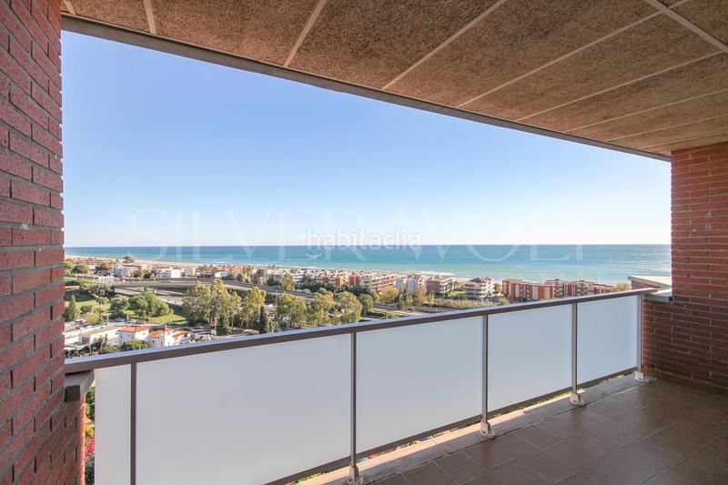 Foto 8d82a0e9-9adf-4338-a88d-74c92daa1380. Àtic amb calefacció aparcament piscina a les botigues de Sitges Sitges