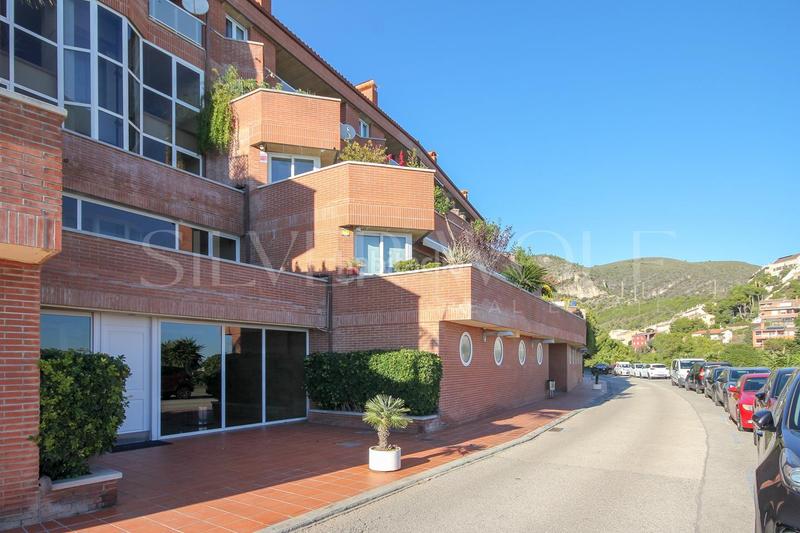 Foto cf9d45ac-0f85-43db-913d-c1d501618502. Àtic amb calefacció aparcament piscina a les botigues de Sitges Sitges