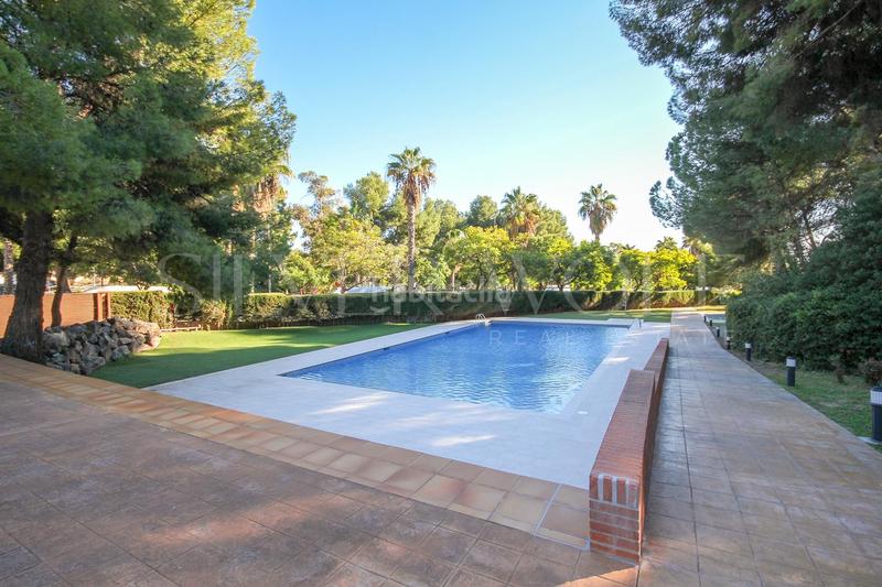 Foto e4533645-e91a-434b-8031-6e2572c2cba1. Àtic amb calefacció aparcament piscina a les botigues de Sitges Sitges