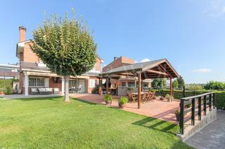 Casa  Carrer dels pollancres. Oasis de paz